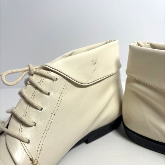 Arpeggios Grenadine Folded Top Flat Leather White Ankle Booties Women’s 8M - Picture 3 of 7